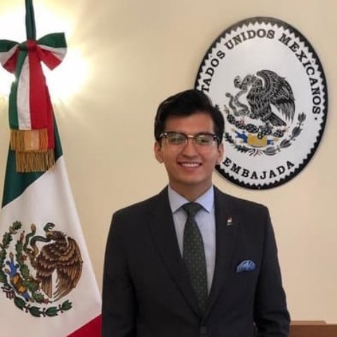 Ovando Alexandre, promu de baccalauréat de la Faculté de la politique mondiale, le Mexique